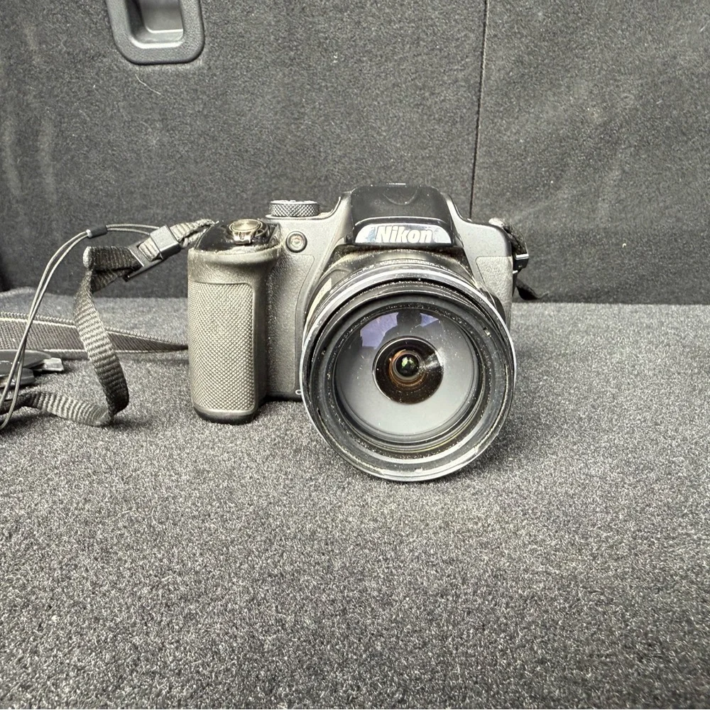 Nikon coolpix p600 camera with charger and battery